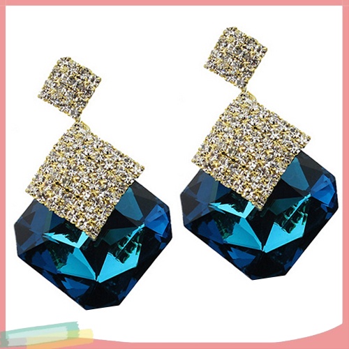 Đôi khuyên tai hình vuông nạm hạt đá lấp lánh quý phái và thanh lịch cho nữ