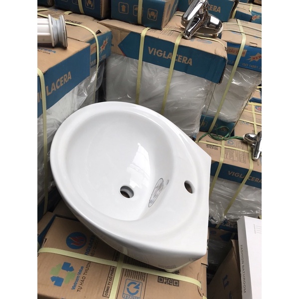 Chậu lavabo 1 lỗ  Thái Bình rẻ kích thước:  mm có kèm pas đỡ chậu