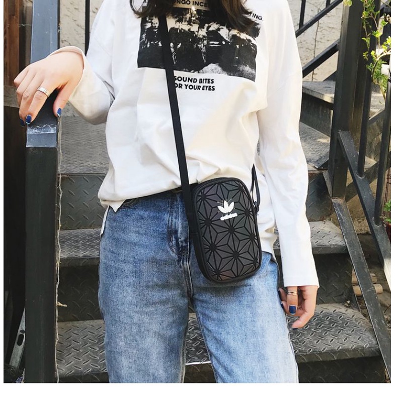 Túi Đeo Chéo Dập Nổi Logo 3D Mẫu I Hình