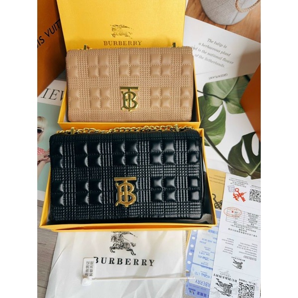 💥New về 2 màu🔥BURBERRY SUPPER FULL BOX SEAL✅Size: 23cm💥Chất da mềm mịn có độ bóng nhẹ
