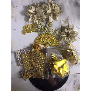 Set trang trí tháp vàng