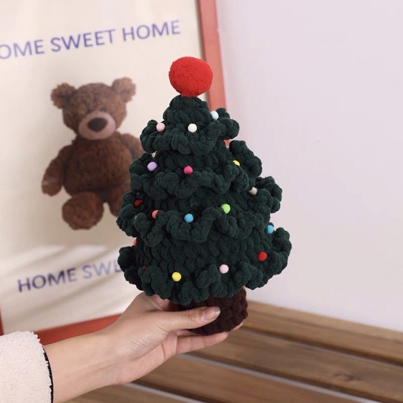 Cây thông bằng len làm quà giáng sinh xinh xắn by TheHerbie