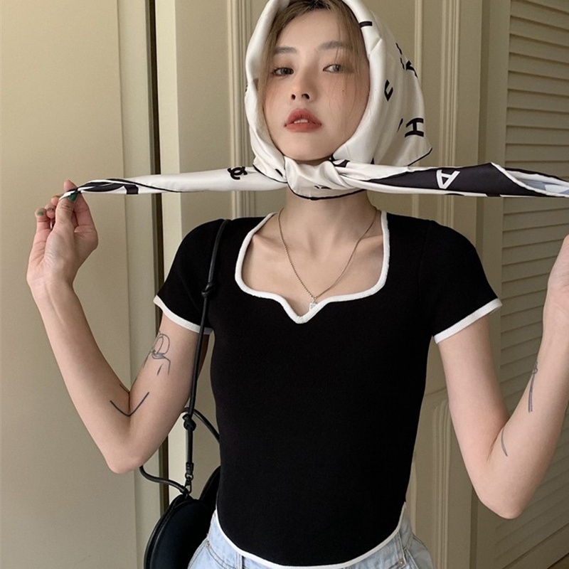 IELGY  IELGY Áo Ngắn Tay Cổ Vuông Thiết Kế Không Đồng Đều Thời Trang Theo Phong Cách Hàn Quốc