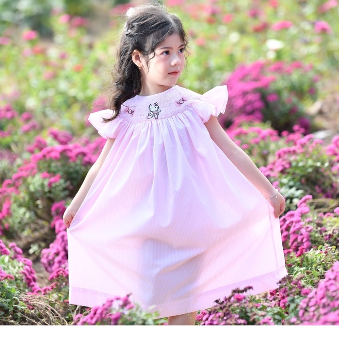 Váy Đầm Bé Gái SMOCK CÔ NẮNG Màu Hồng Kẻ Thêu Hello Kitty Tay Cánh Tiên ( MSP: 974 )