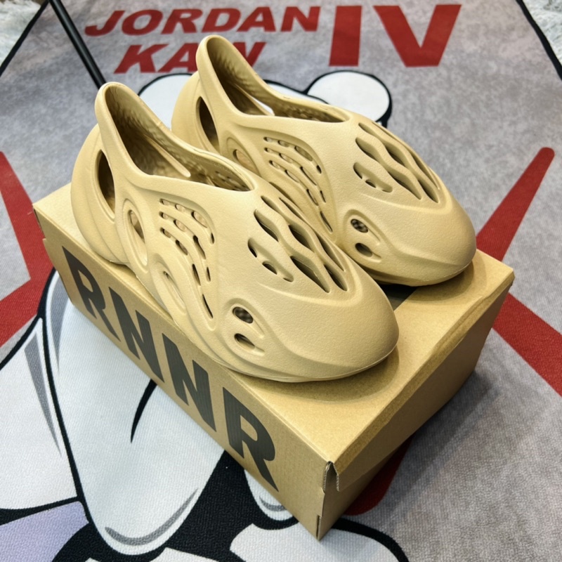 Sneaker YZ Foam Runner Hàng SC