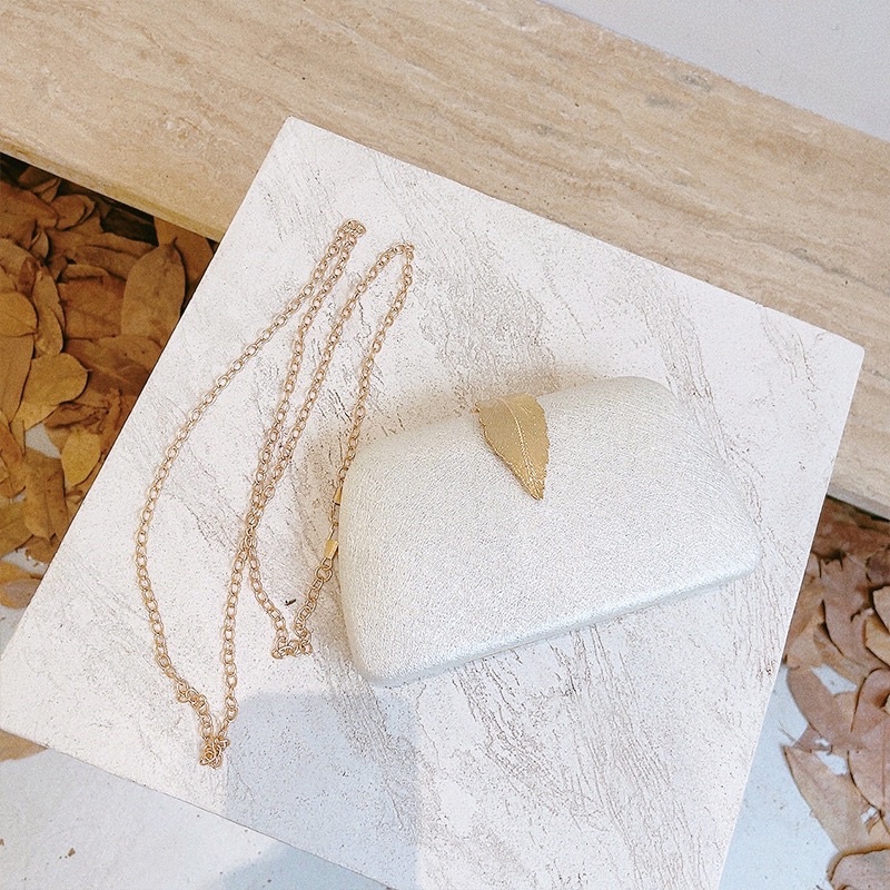 Túi cầm tay clutch nữ dáng trơn basic khoá lá thanh lịch