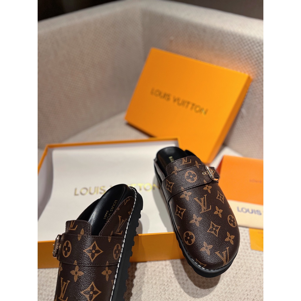 Xăng đan đế bằng thiết kế dễ mang, tôn dáng của Louis Vuitton LV