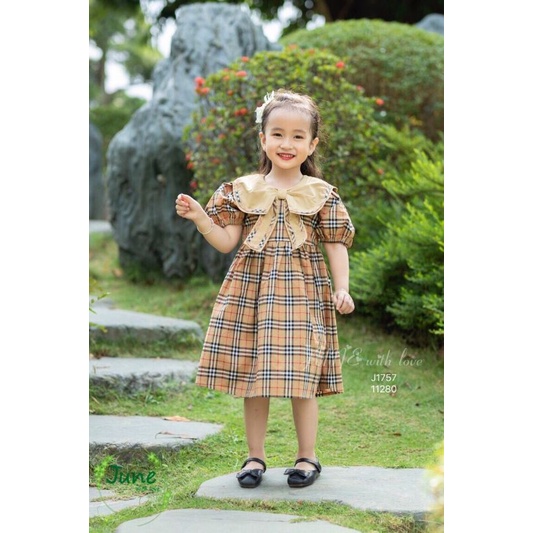 Đầm váy BBR bé gái thiết kế cổ chiếc lá thương hiệu JUNE cao cấp chất liệu thô màu nâu rất Tây và xinh cho bé 1- 10 tuổi