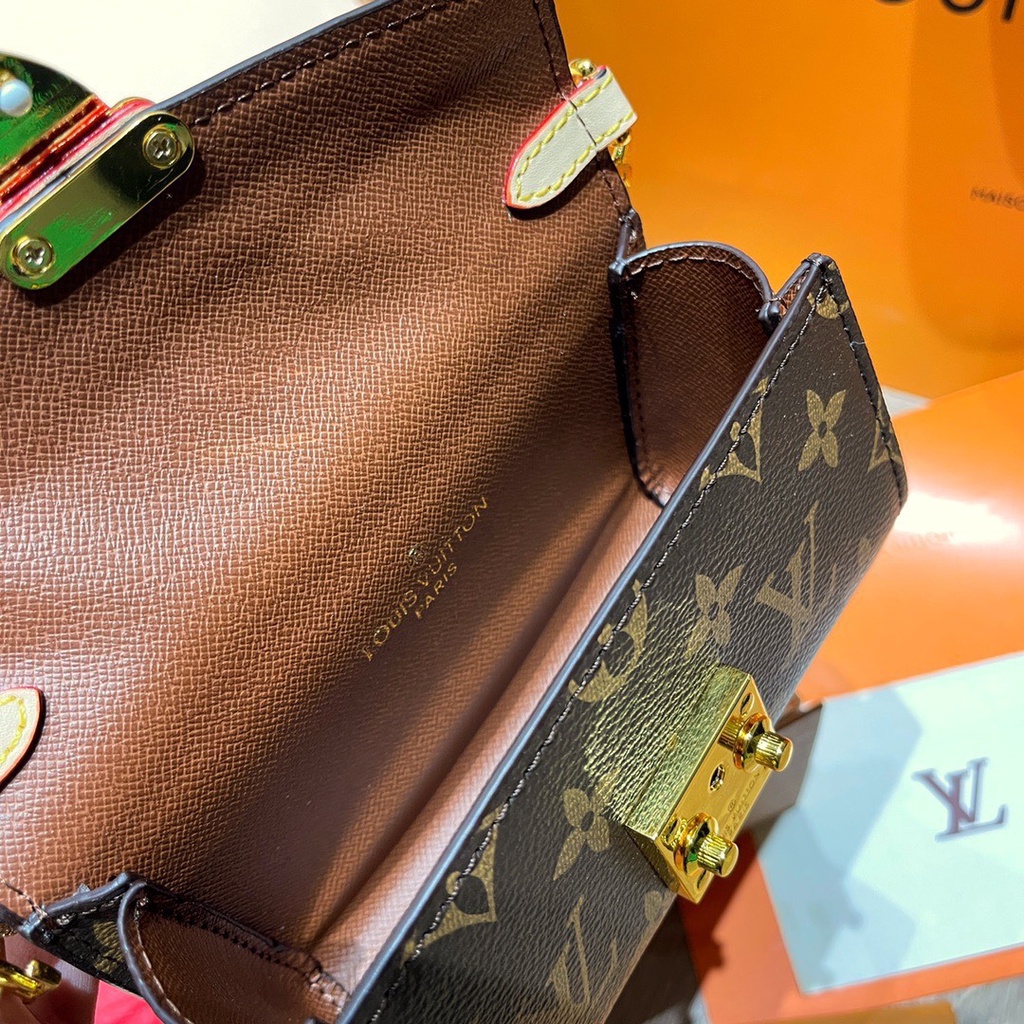 Túi xách nữ đeo chéo NEW LV khoá viền xích kèm khăn thời trang