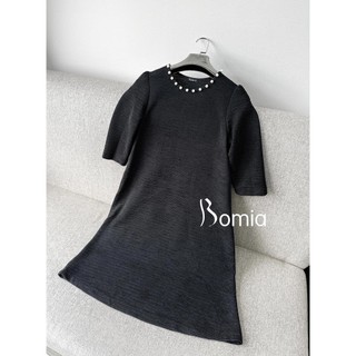 Váy bầu gân đen cổ ngọc