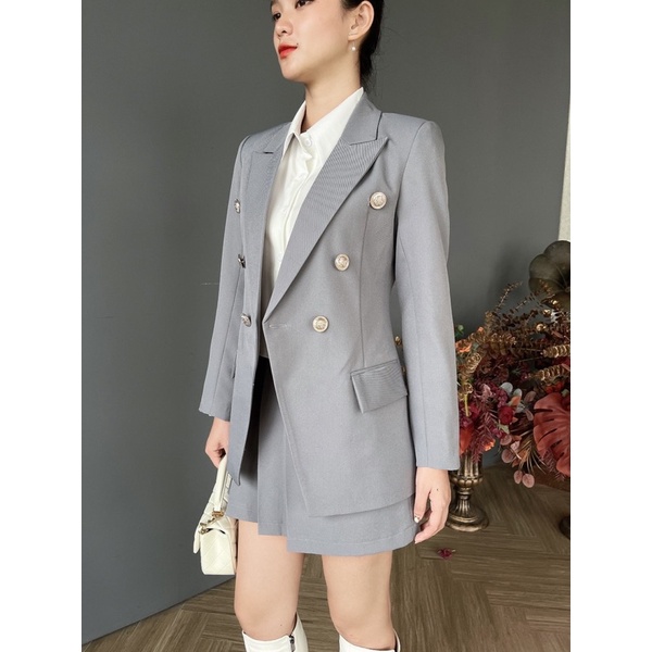 Áo blazer chéo gấu 6 cúc đồng