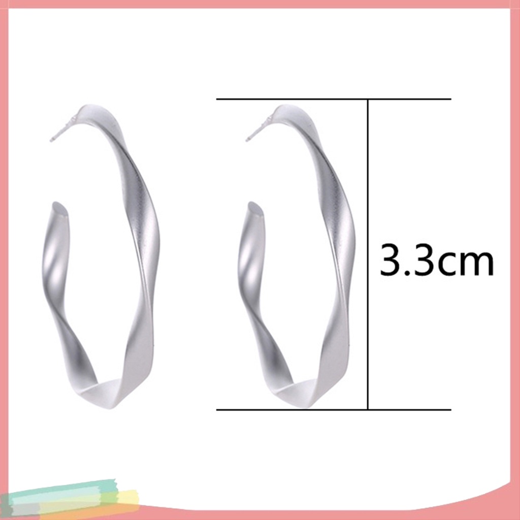 Khuyên tai dạng tròn phong cách thời trang cho phái nữ