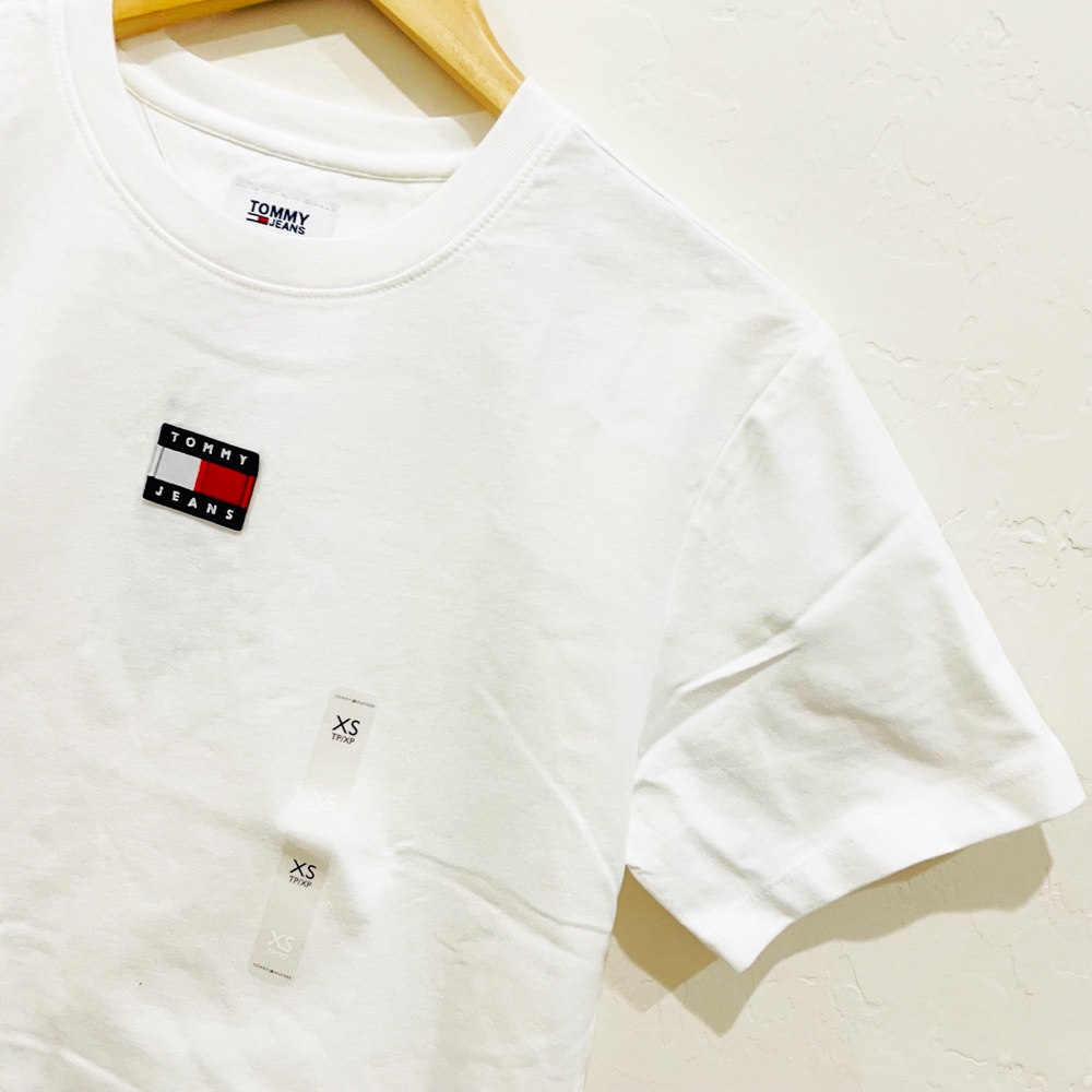 Áo thun nữ Tommy Jeans Tommy Badge