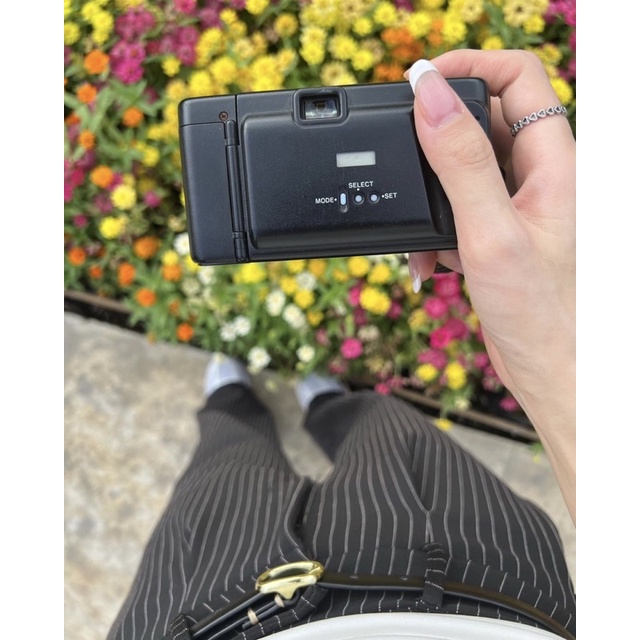 LIMITED quần kẻ dáng dài màu đen