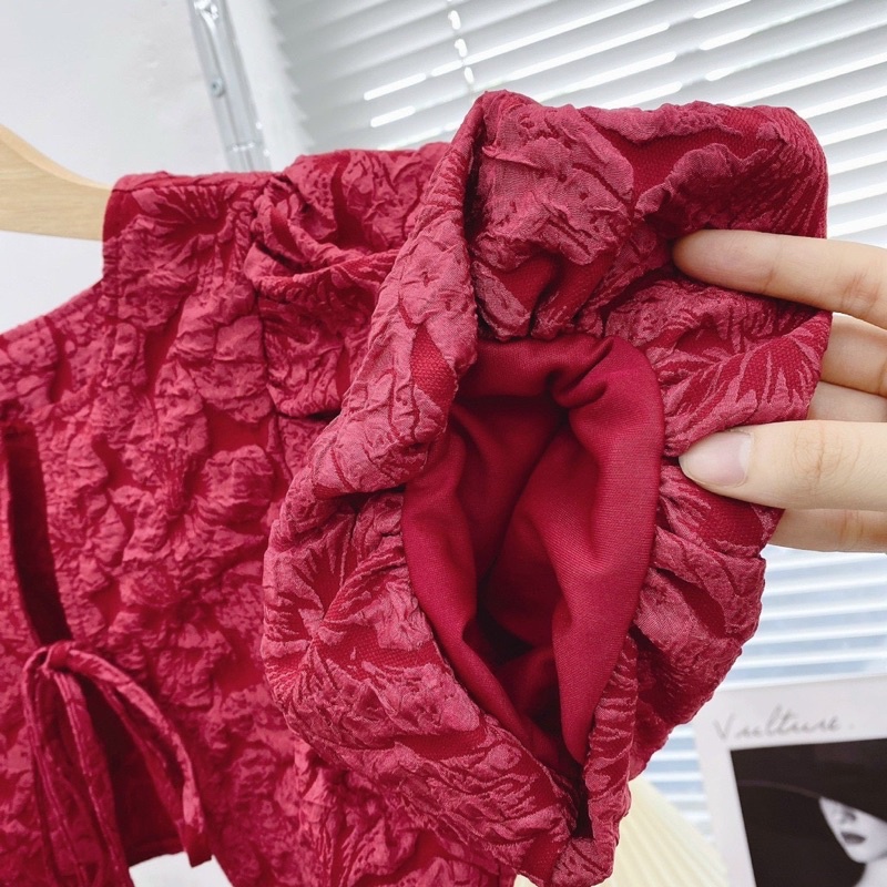 SET ĐẦM 2S ĐỎ GẤM HOA NỔI KÈM CROP CỘT TAY BỒNG🤍