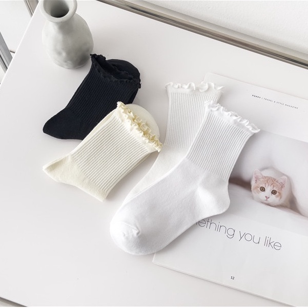 Vớ tất trơn cổ cao bèo xoăn trắng đen kem