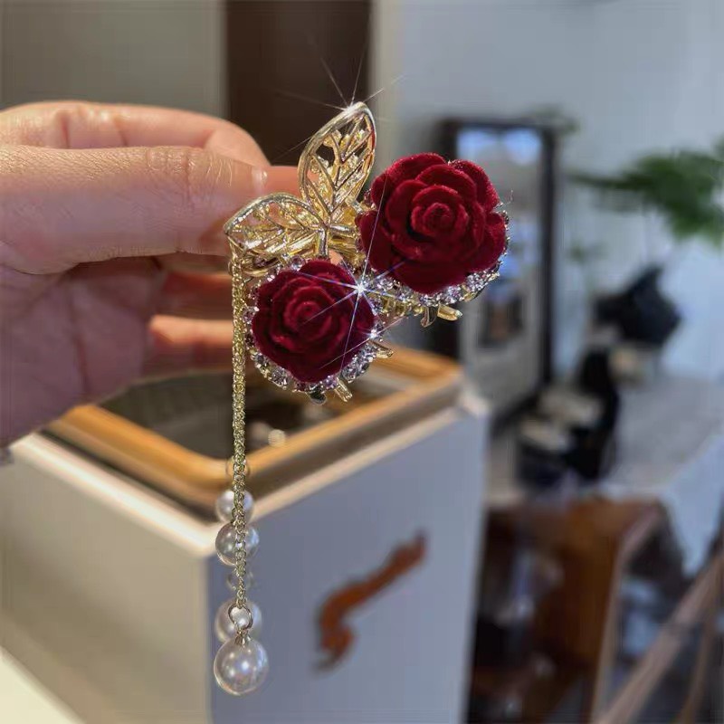 Kẹp Tóc Nửa Đầu Hoa Hồng Có Dây Tua Rua