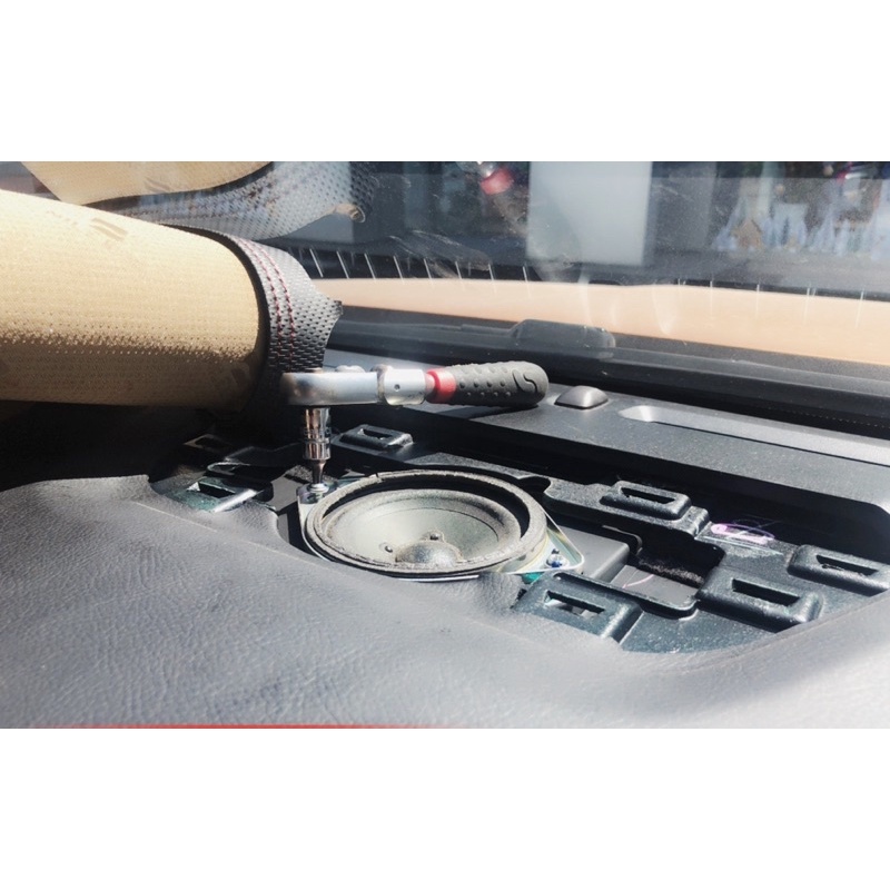 Loa trung tâm theo xe Ford Everest, Wwiltrack 2019-2022, loa center theo xe ford Everest và Wiltrack 2019-2022