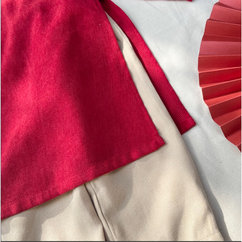 Áo dài cách tân đỏ phối nút cho bé trai xinh xắn dễ thương áo dài cho mẹ và bé trai