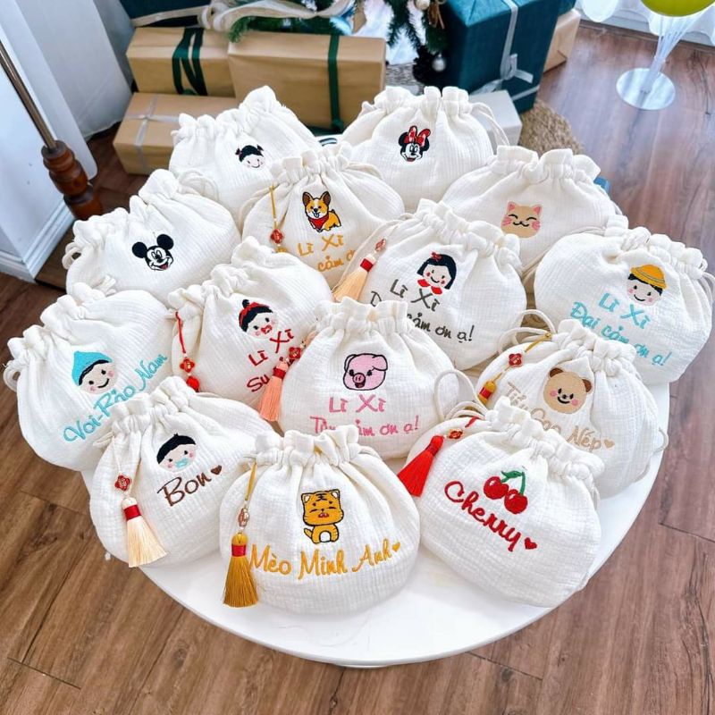 Túi lì xì thêu tên cho bé phong cách Hàn kích thước to 16x20
