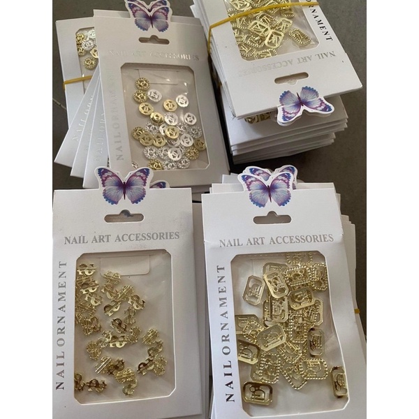 Cham trang trí móng tay