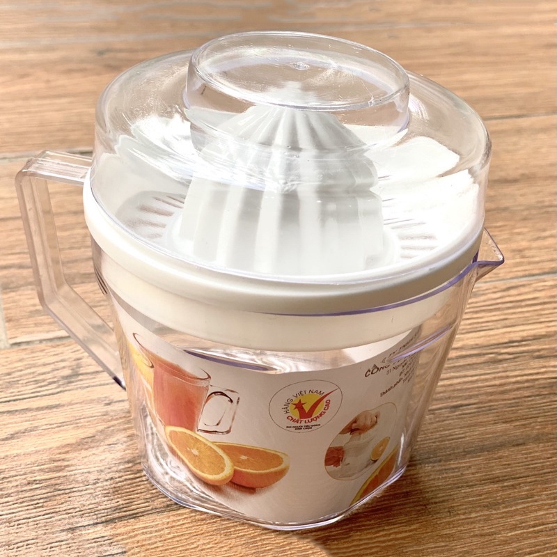 Vắt cam trong suốt Việt Nhật 6905 có nắp đậy và lưới lọc