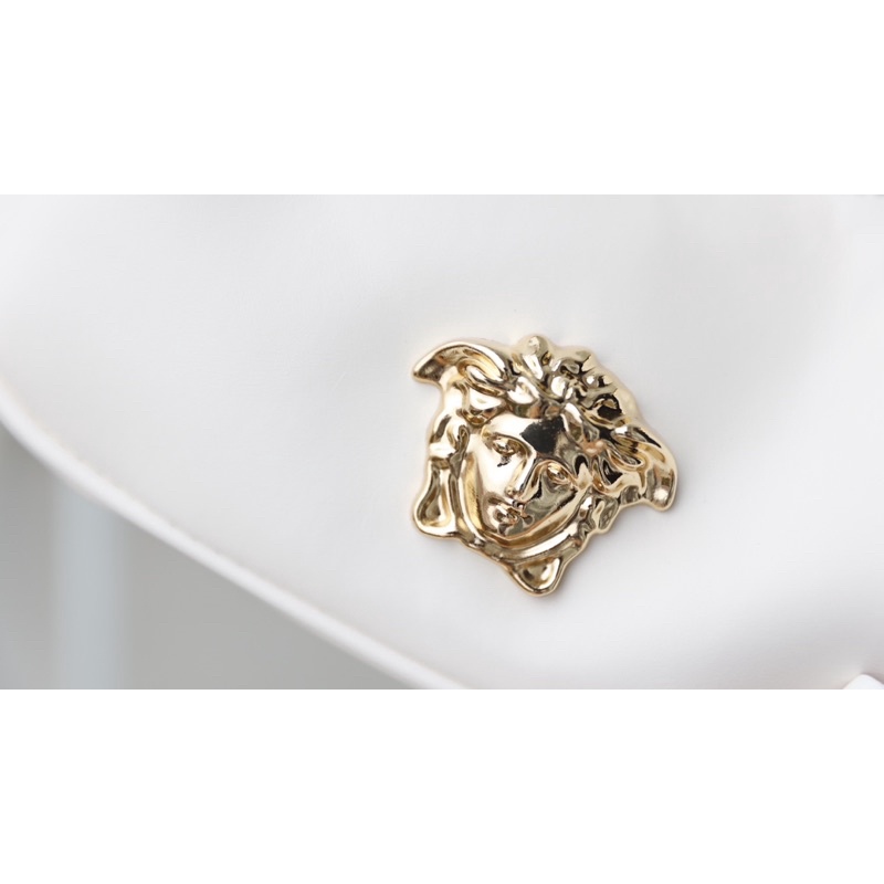 Túi Xách Versace Kẹp Nách Kem Trắng Đen Size 22x17  -  By Anh Dinh Phuong