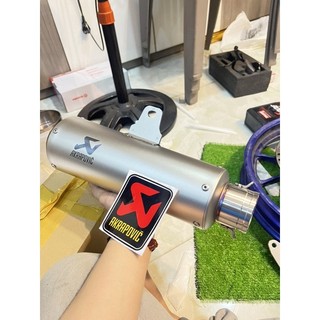 Pô akrapovic r3 titan siêu đẹp tặng tiêu như trong hình