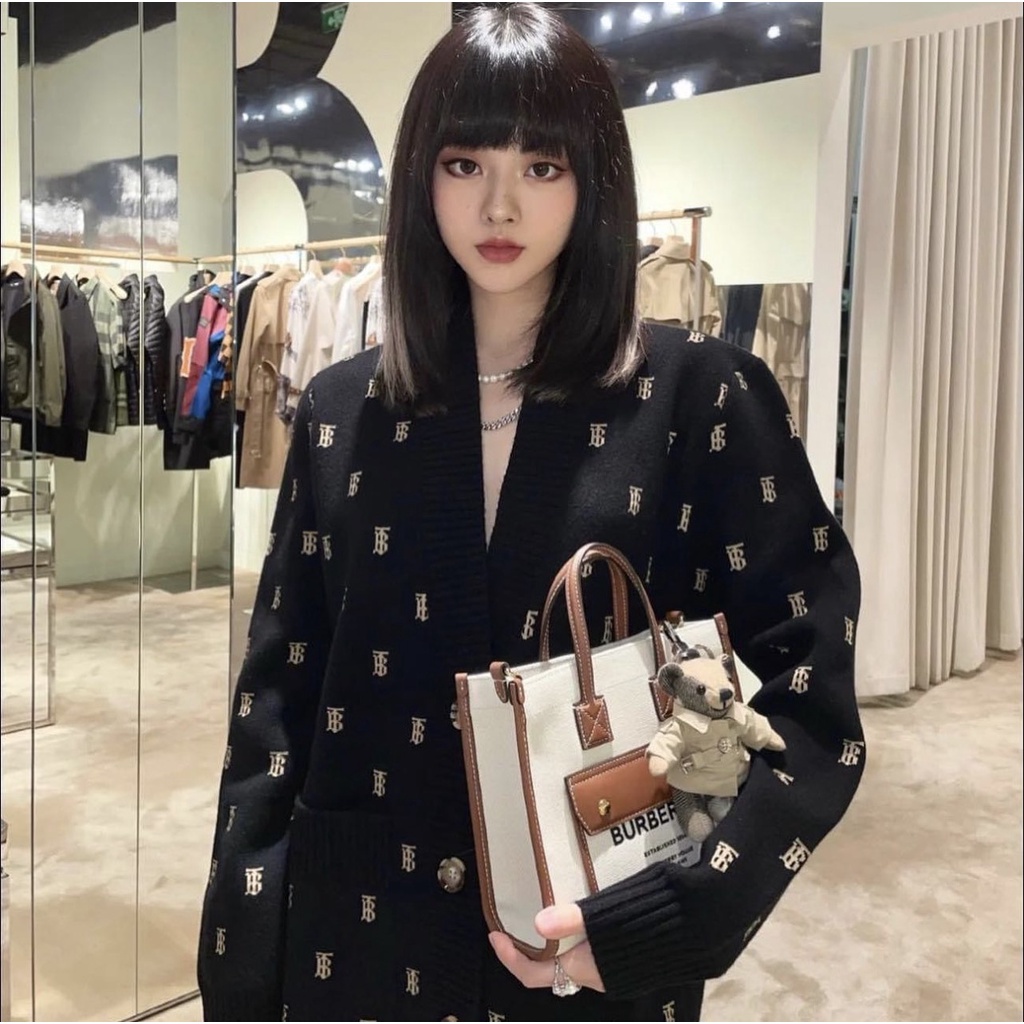 Túi W488-23 Canvas tote bản đẹp nha anh chị em  hàng 2 box,dustbag, thẻ card đầy đủ kích thước: 23x19cm