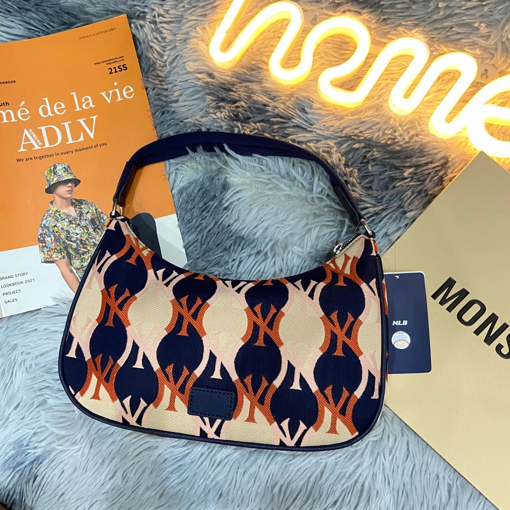 MLB - TÚI ĐEO VAI / ĐEO CHÉO ARGYLE MONOGRAM