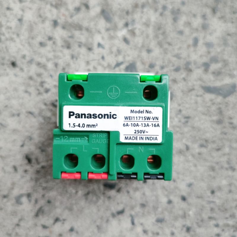 Ổ cắm đa năng có màng che và dây nối đất 16A Panasonic WEV1171SW dòng Wide series