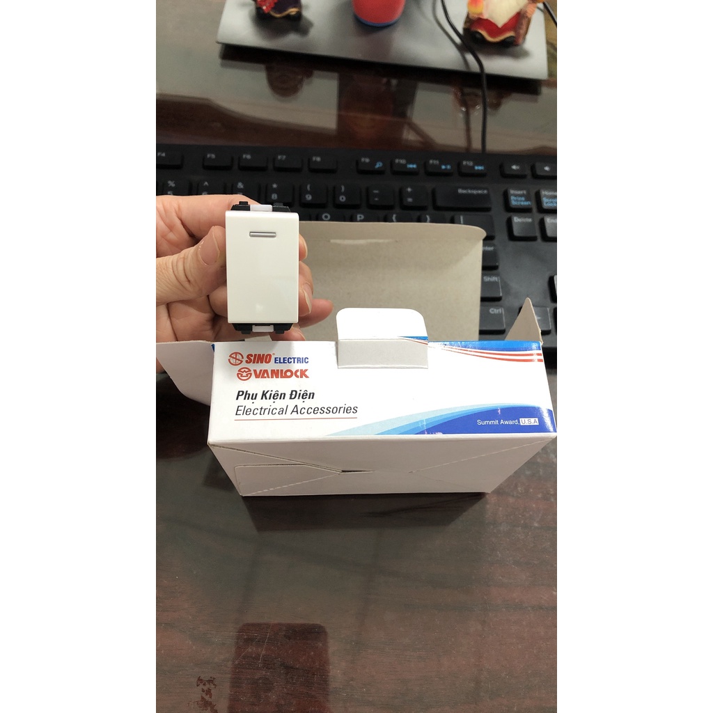 Công Tắc 1 chiều 16A  - 1 Way Switch hiệu Sino Vanlock - Mã: S18CCS/S