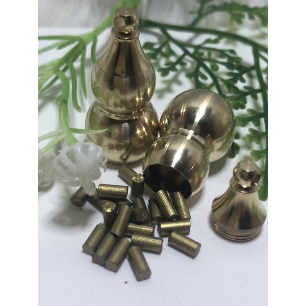 HỒ LÔ CHỨA HƠN 30 VIÊN ĐÁ