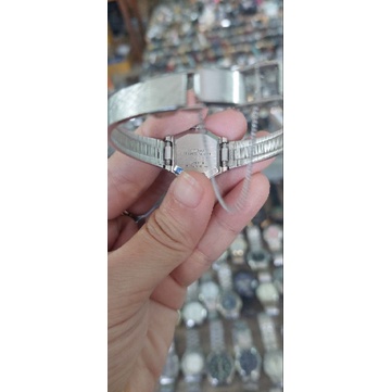 Đồng hồ nữ cơ cót Seiko.