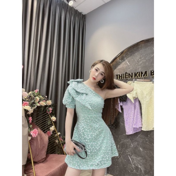 Đầm tiểu thư lệch vai