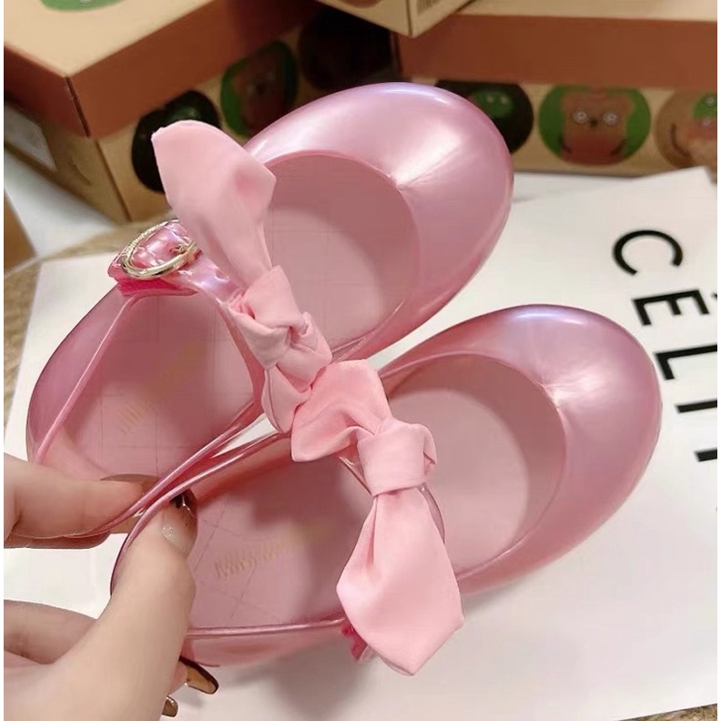 Giày búp bê bé gái có quai dán, kèm nơ vải đính trên quai