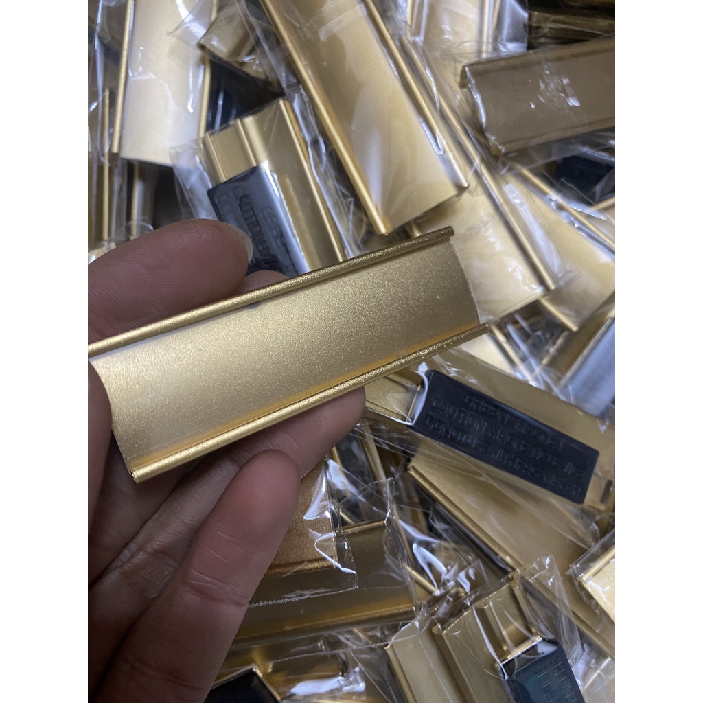 Bảng tên nhân viên,thẻ tên nhân viên thay tên toàn phần giá rẻ