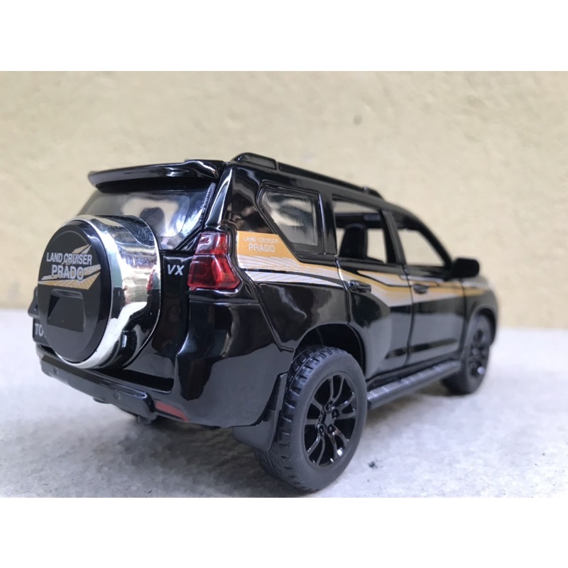 Mô hình xe ô tô Land Cruiser PRADO 2022 1:32