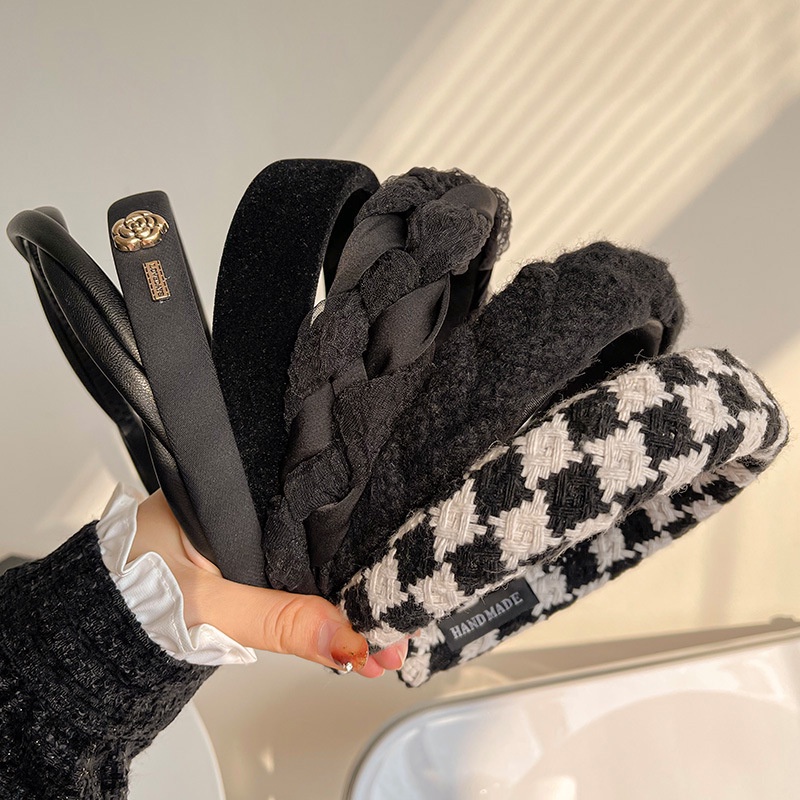 Băng Đô Nhung Mềm Mại Màu Đen Phong Cách Retro Thời Trang Cho Nữ