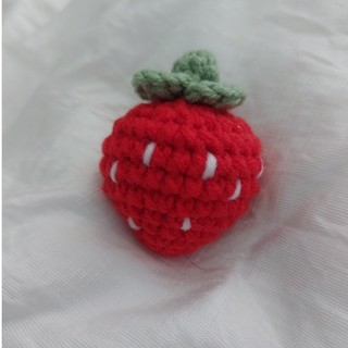 Móc khóa quả dâu handmade len