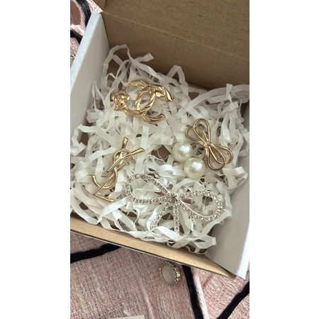 Cài áo nơ / channel / ysl