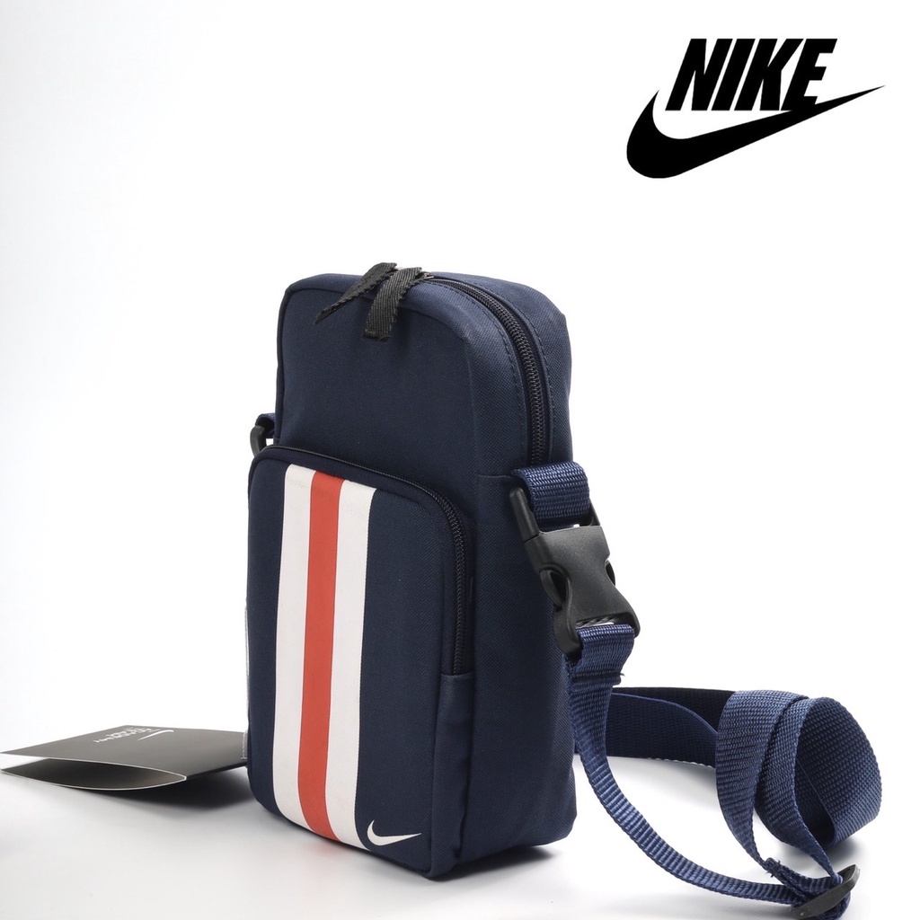 Túi đeo chéo Nike Stadium PSG chất liệu cao cấp, thiết kế mới mẻ, hiện đại với màu xanh navy phù hợp cho cả nam và nữ