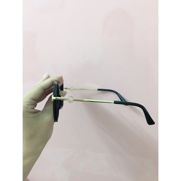 Kính si tuyển nữ