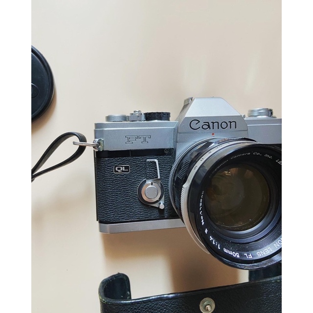 Máy ảnh film full cơ Canon FT và lens 50mm f1.4