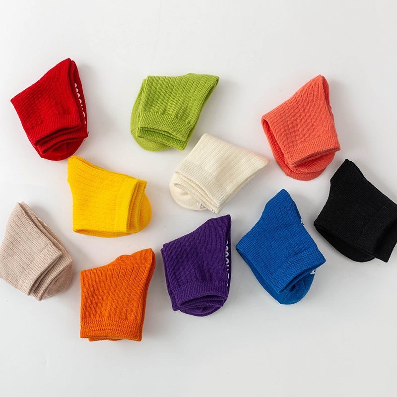 Tất màu trơn chống tượt cho bé