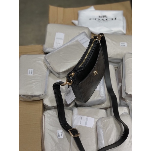 Túi đeo chéo Coach Chaise Crossbody