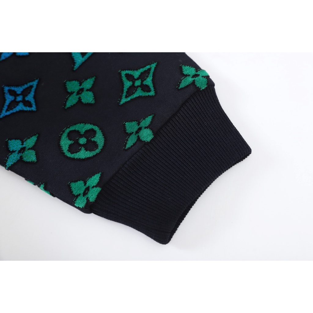 Áo len thêu hoạ tiết logo mới của Louis Vuitton LV