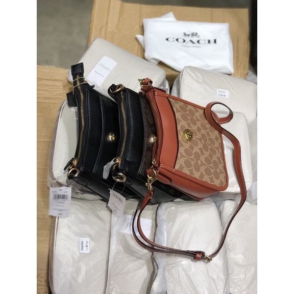 Túi đeo chéo Coach Chaise Crossbody