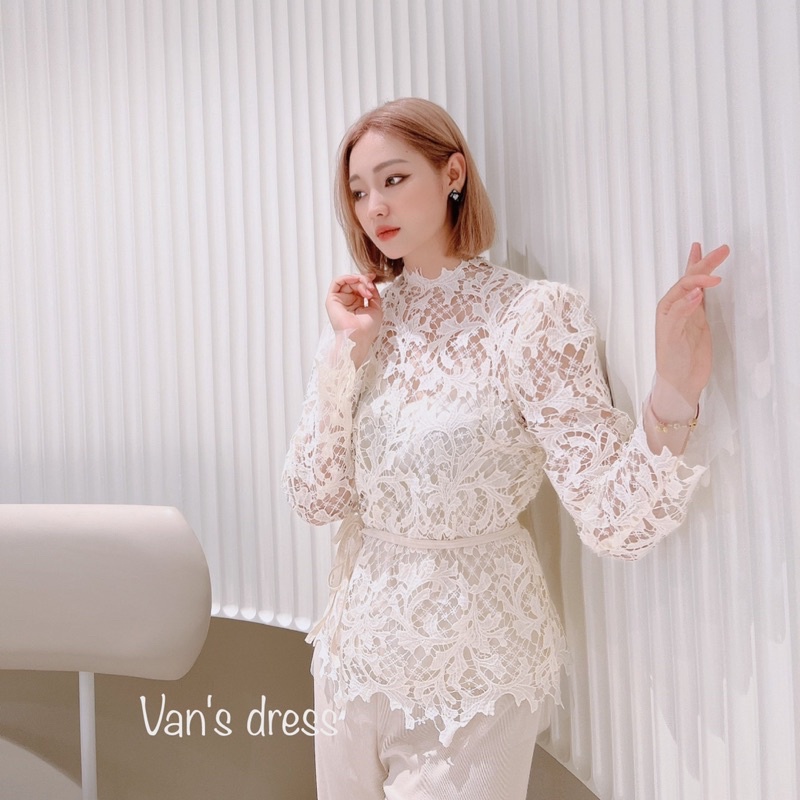 Áo Ren Hoạ Tiết Phối Lưới Kèm Áo Dây Sang Chảnh_Ảnh Shop Tự Chụp