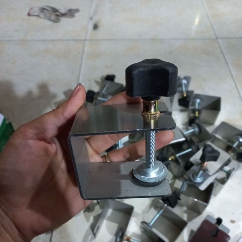 Kẹp chữ G cố định ngăn kéo ,chất liệu không rỉ